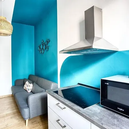 Altido Quirky Flat With Balcony Daire