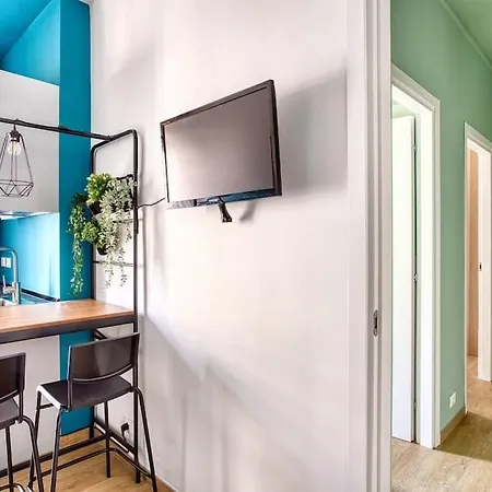 Altido Quirky Flat With Balcony Daire *