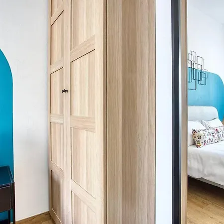 Altido Quirky Flat With Balcony Daire