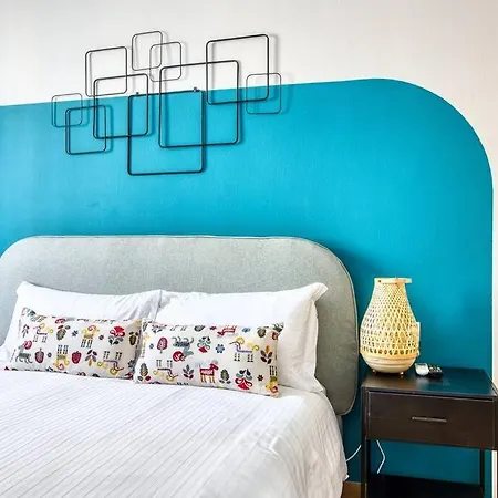 Altido Quirky Flat With Balcony Daire *